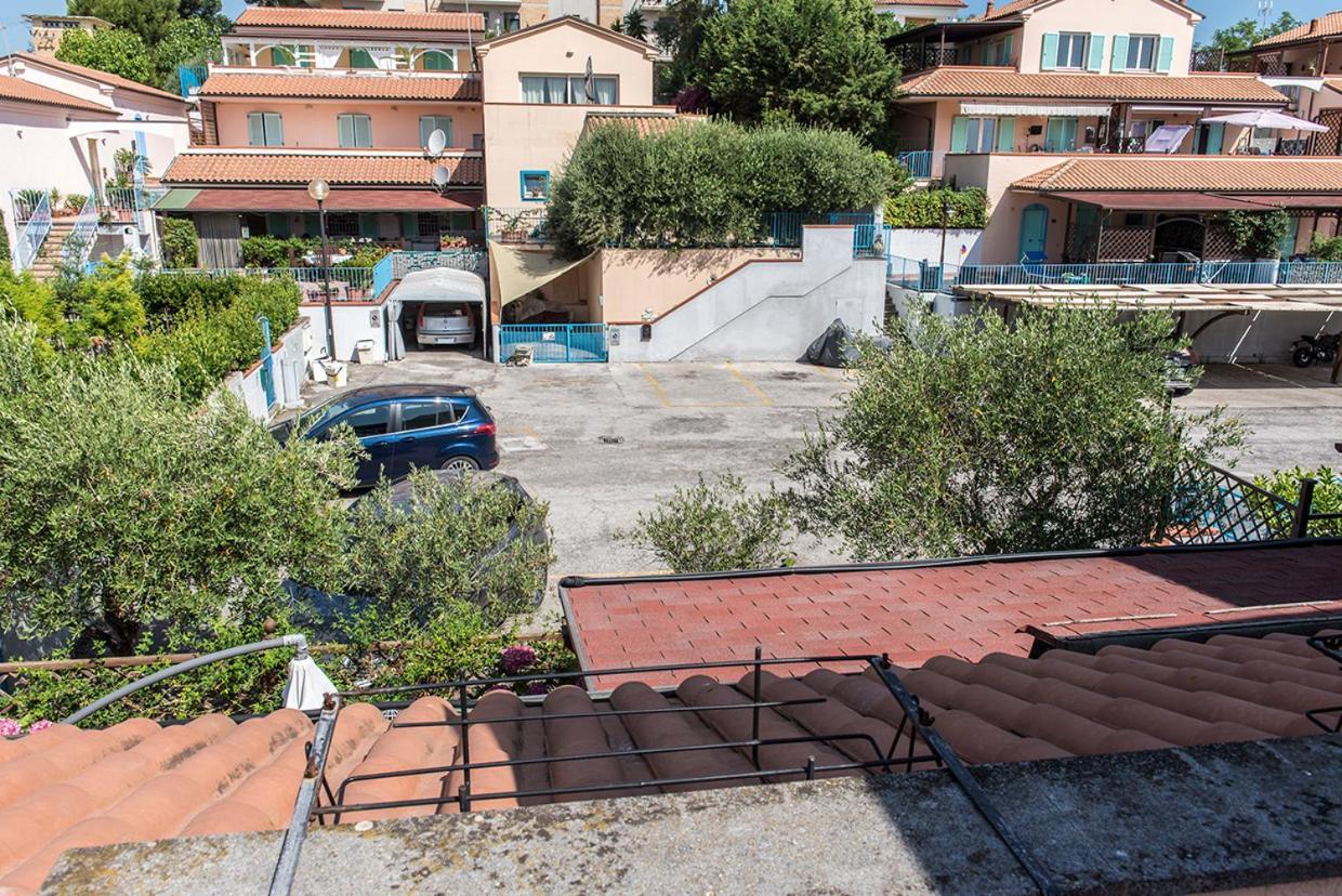 M310 - Marcelli, Trilocale Con Terrazzo Comodo Ai Servizi Exterior photo